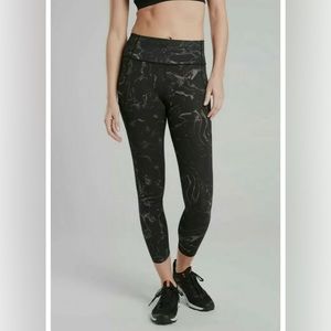 Athleta Velocity Stash Pocket Marble 7/8 leggings- black size L